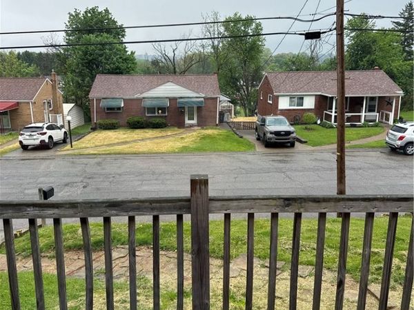 3220 Overlook Dr, Mckeesport, PA 15133