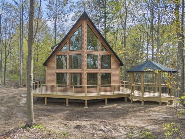 8498 E Lake, Erie, PA 16511