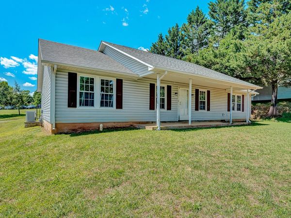 3721 Chaparral DR , Roanoke, VA 24018