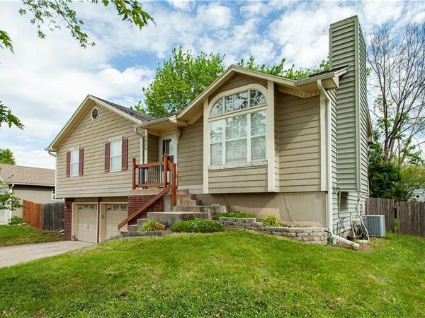 1906 Cheyenne Court, Greenwood, MO 64034