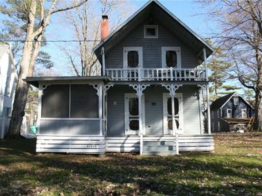 42848 Ontario Ave, Thousand Island Park, NY 13692