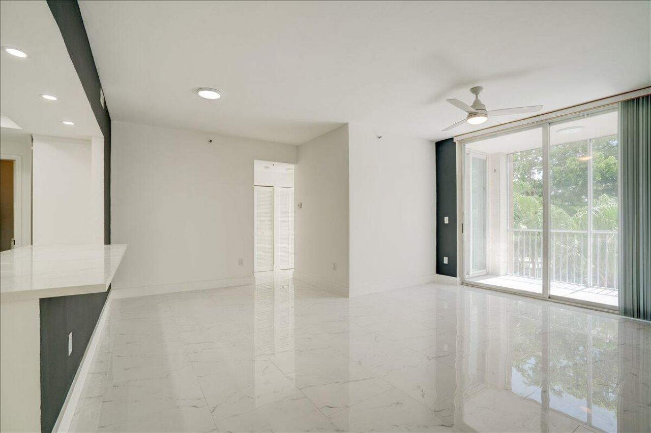 9805 NW 52nd Street, Unit 407, Doral, FL 33178 Photo