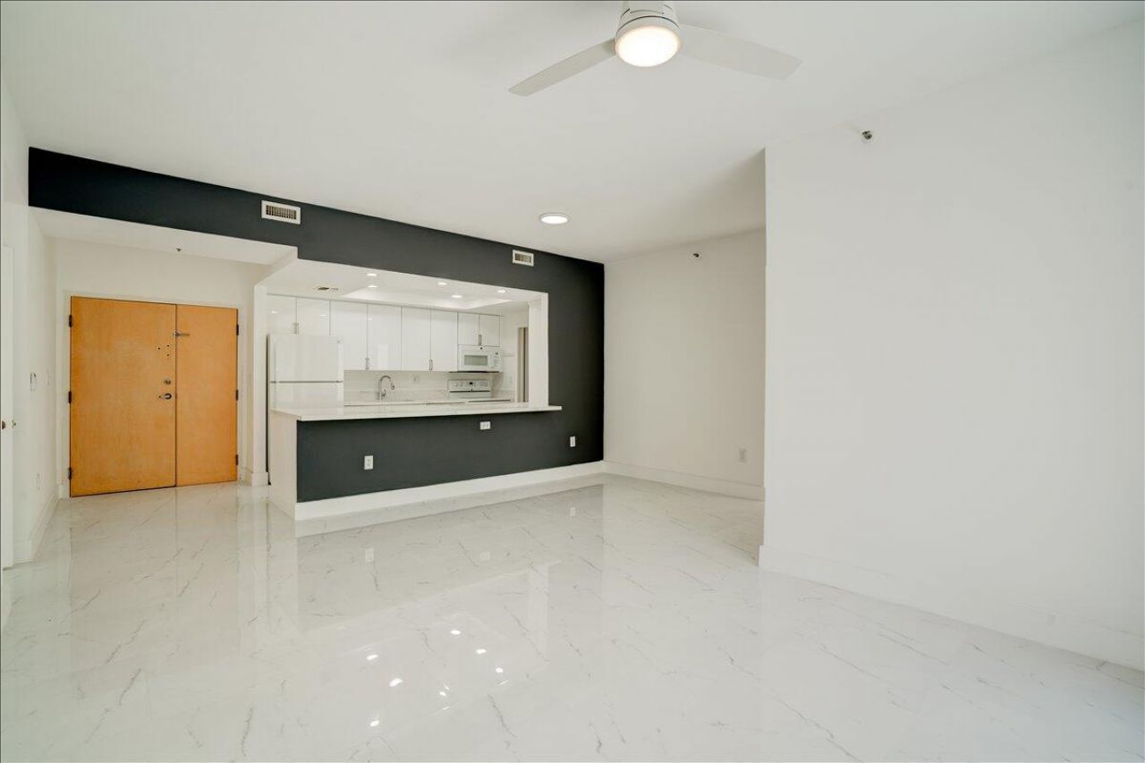 9805 NW 52nd Street, Unit 407, Doral, FL 33178 Photo