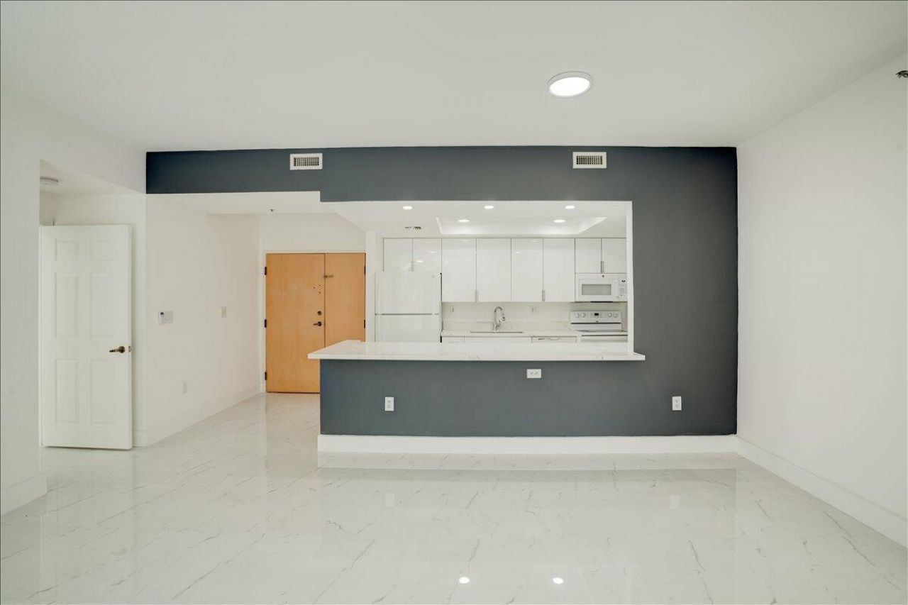 9805 NW 52nd Street, Unit 407, Doral, FL 33178 Photo