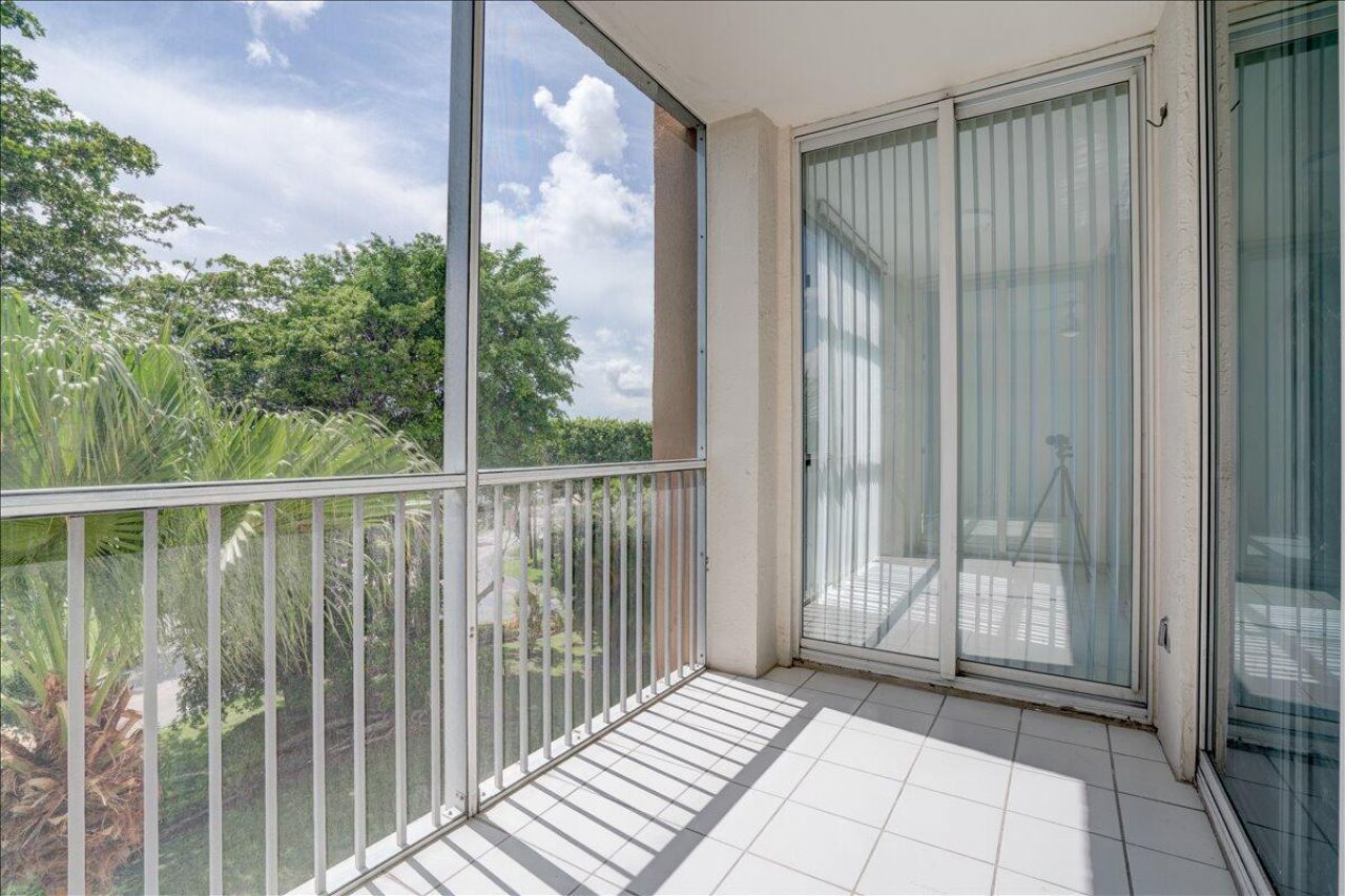 9805 NW 52nd Street, Unit 407, Doral, FL 33178 Photo