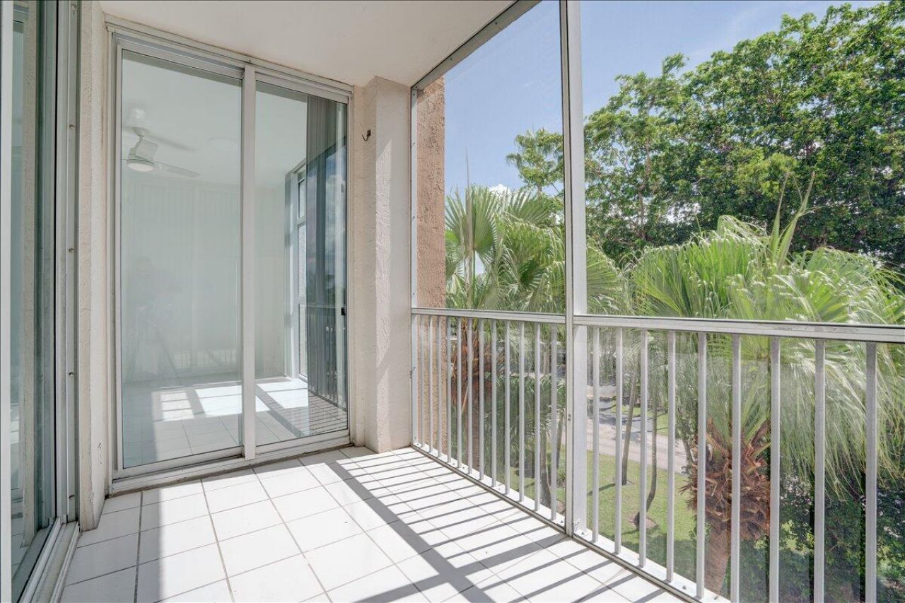 9805 NW 52nd Street, Unit 407, Doral, FL 33178 Photo