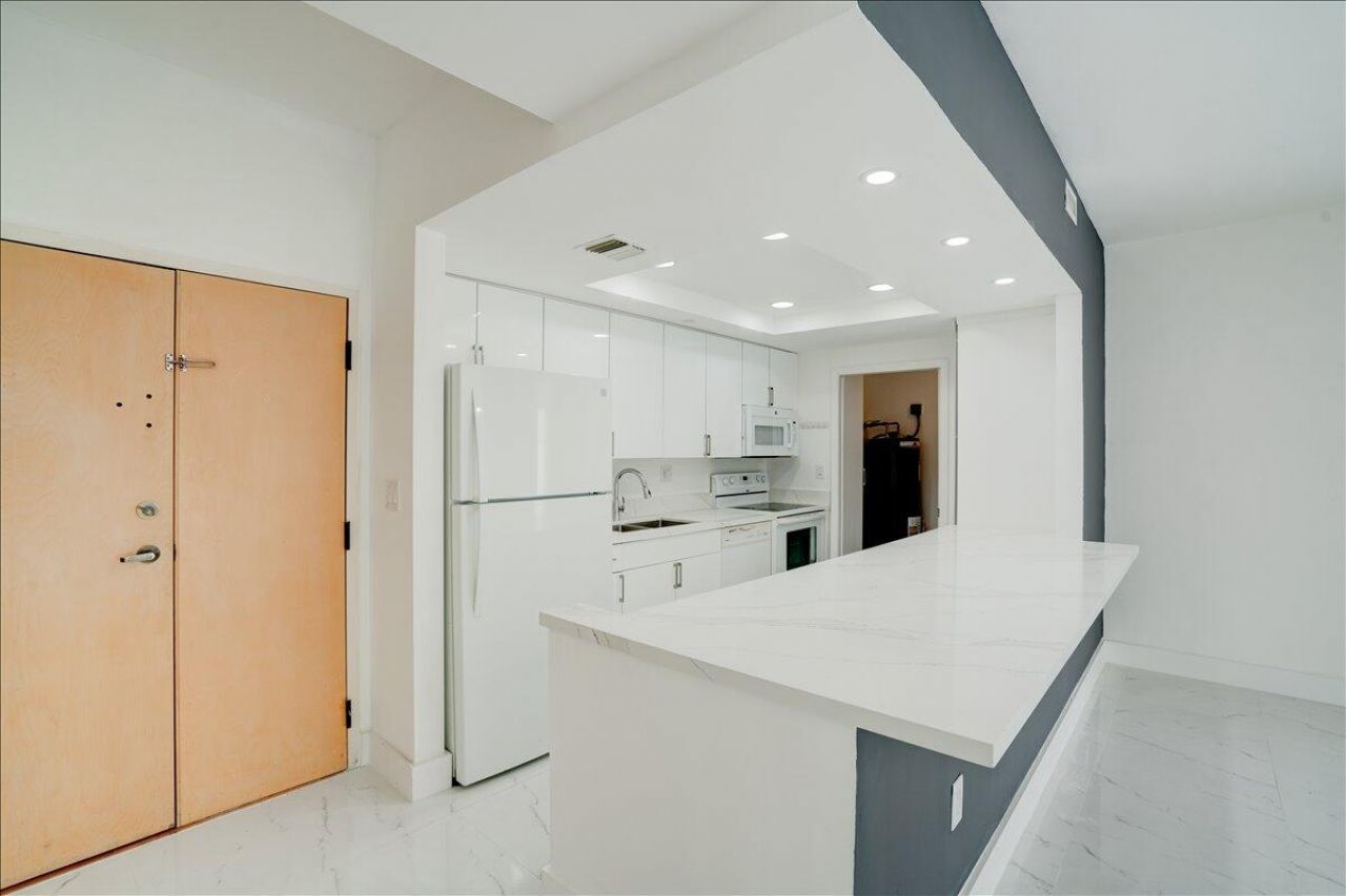 9805 NW 52nd Street, Unit 407, Doral, FL 33178 Photo
