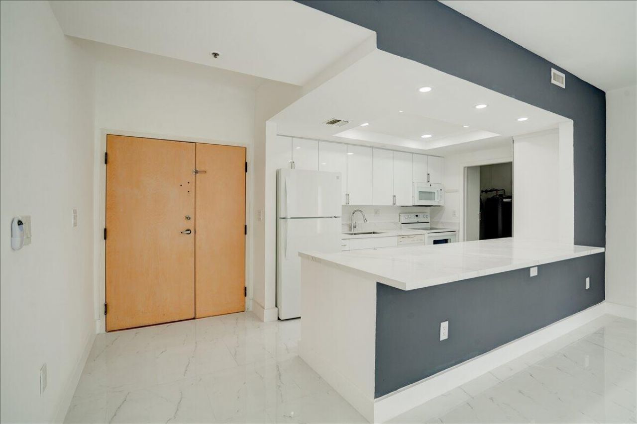 9805 NW 52nd Street, Unit 407, Doral, FL 33178 Photo