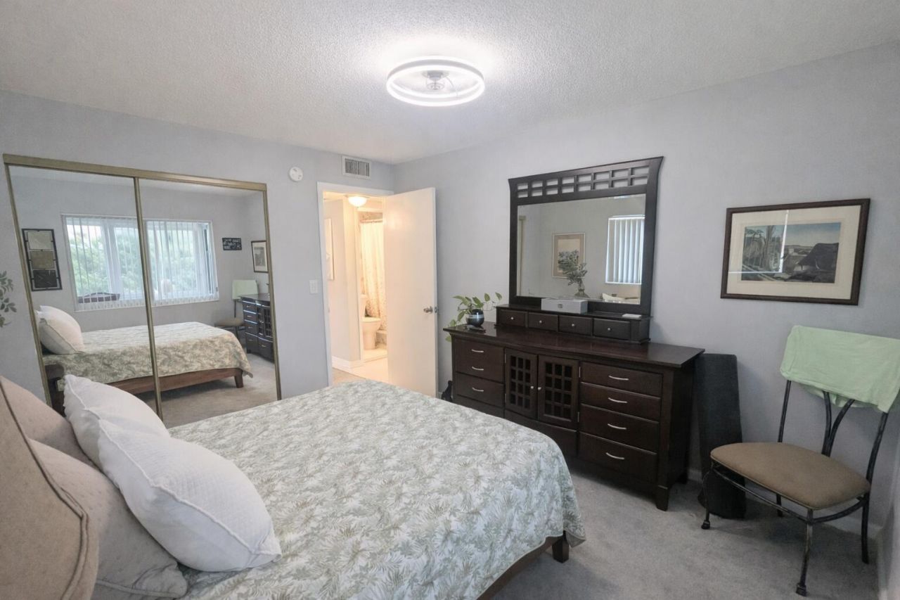 100 Kingswood E, West Palm Beach, FL 33417 Photo