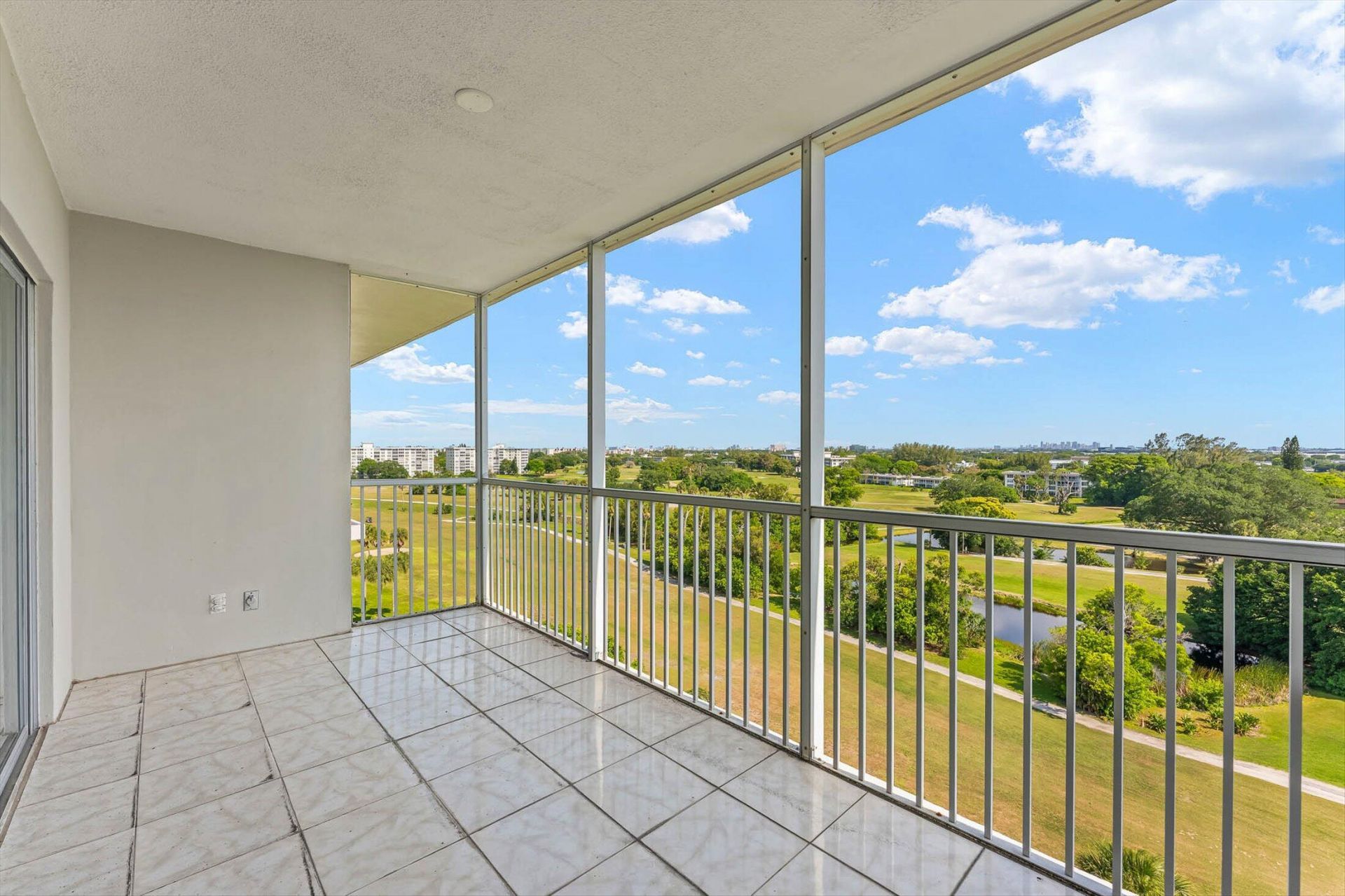 3050 N Palm Aire Drive, Unit 910, Pompano Beach, FL 33069 Photo