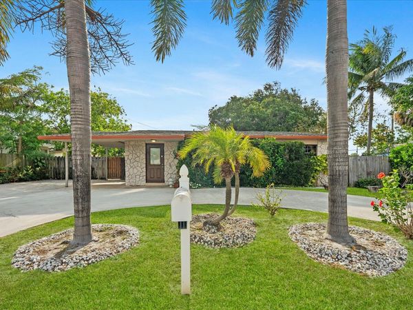 2831 N Seacrest Boulevard, Boynton Beach, FL 33435