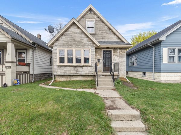 2051 S 55th St, West Allis, WI 53219