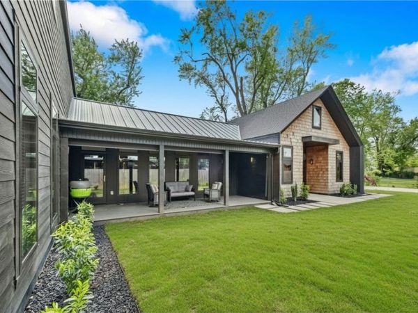 715 NW 8th Street, Bentonville, AR 72712