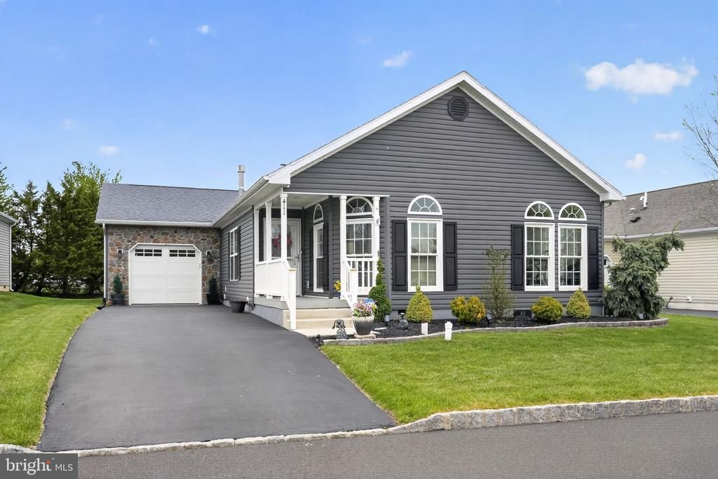 411 HONEYSUCKLE LANE , BLUE BELL, PA 19422