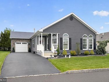 411 HONEYSUCKLE LANE, BLUE BELL, PA 19422