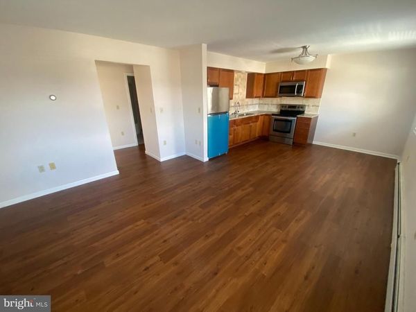 427 SMITH STREET , Unit 2R, DUNMORE, PA 18512