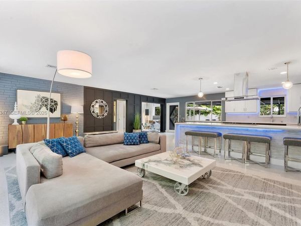 2825 NW 10th Ave , Wilton Manors, FL 33311