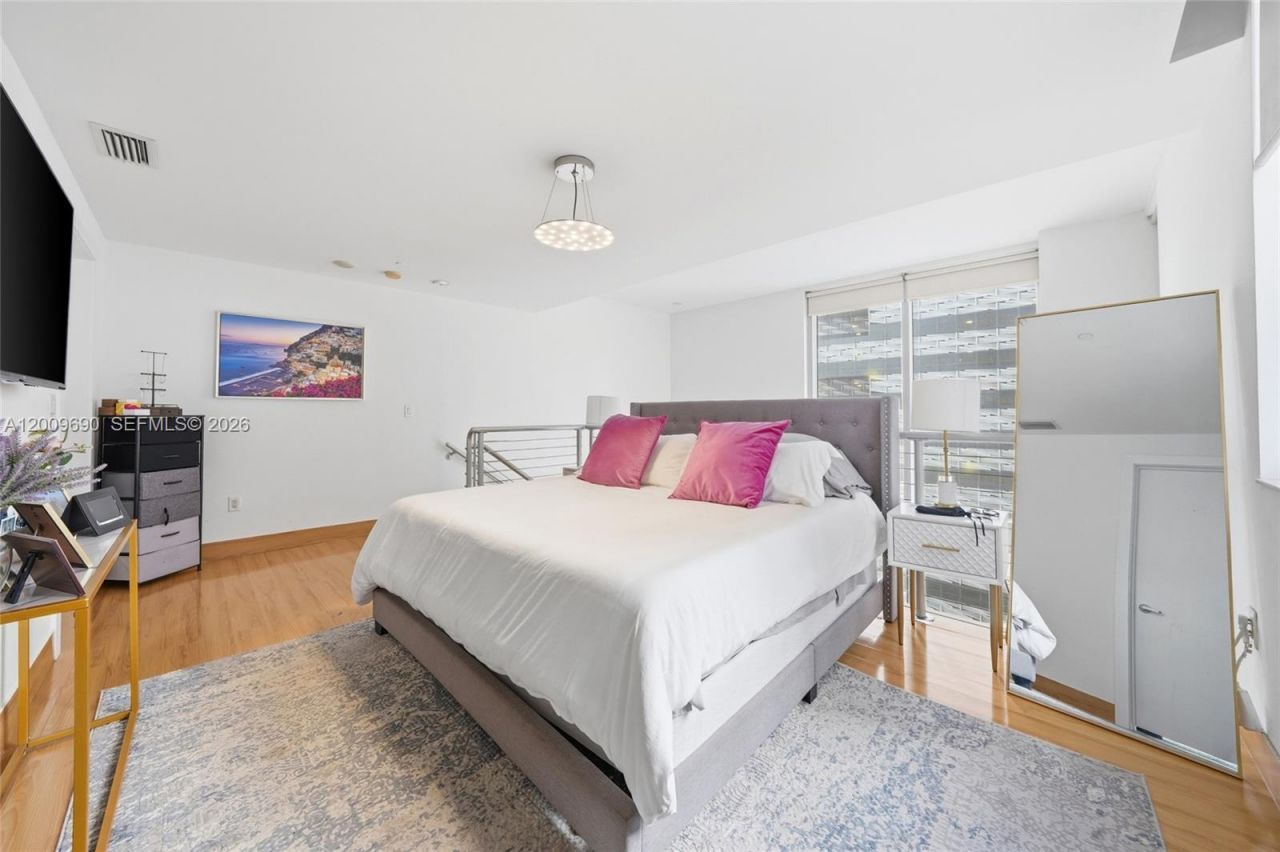 1050 Brickell Ave , Unit 1002, Miami, FL 33131 Photo