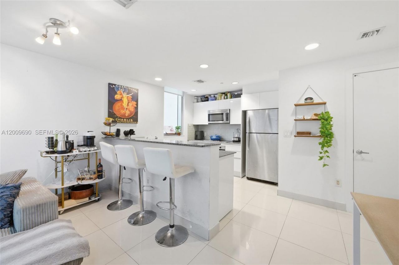 1050 Brickell Ave , Unit 1002, Miami, FL 33131 Photo
