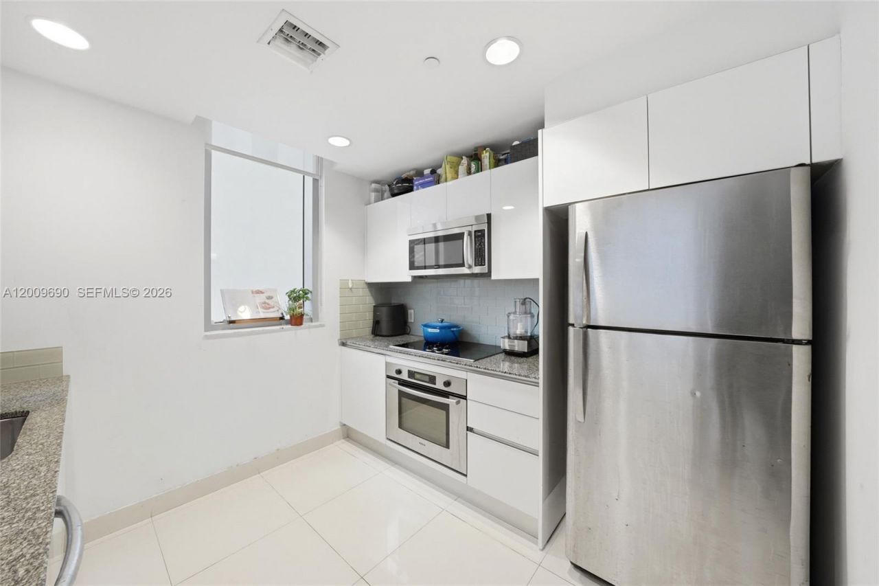 1050 Brickell Ave , Unit 1002, Miami, FL 33131 Photo