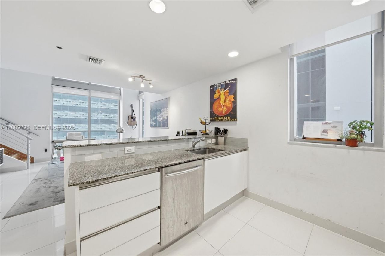 1050 Brickell Ave , Unit 1002, Miami, FL 33131 Photo