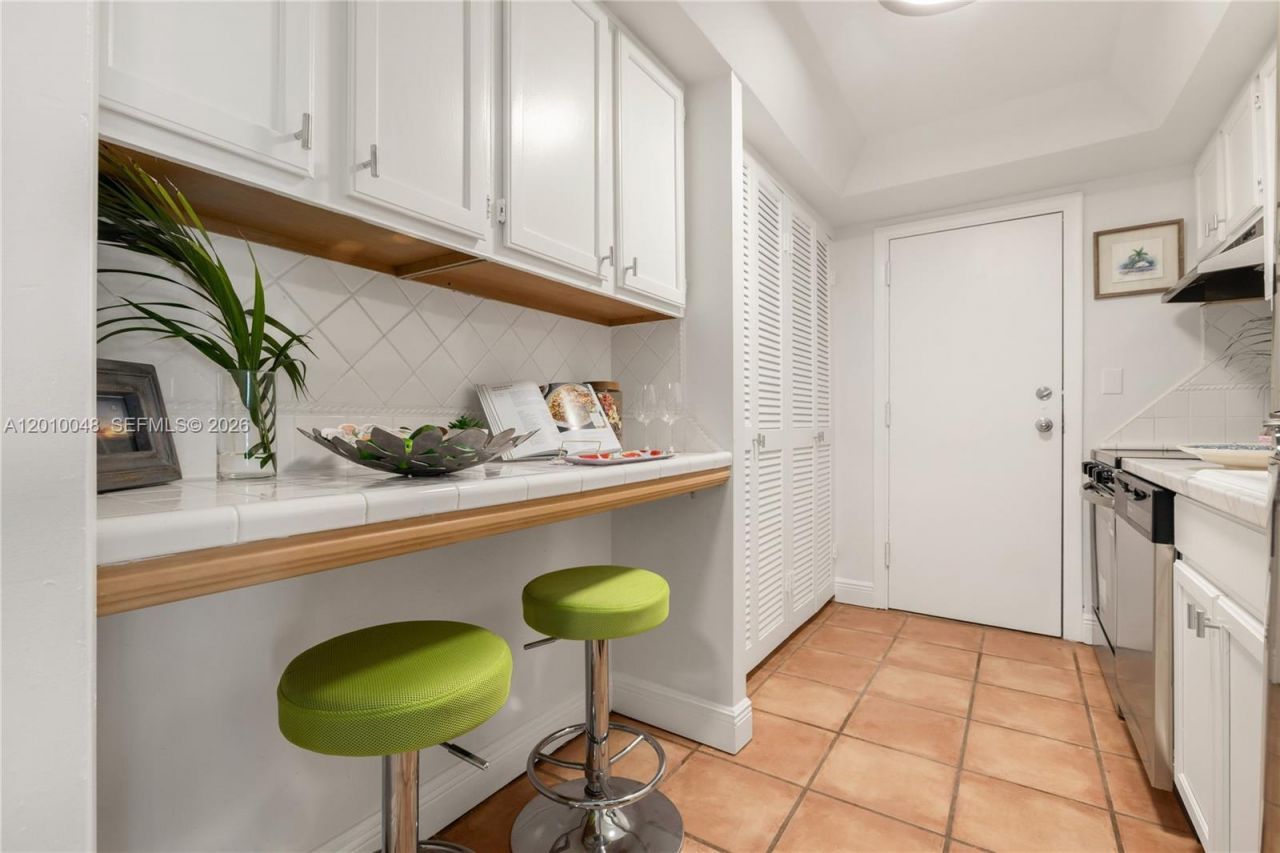 300 Sunrise Dr, Unit 1B, Key Biscayne, FL 33149 Photo