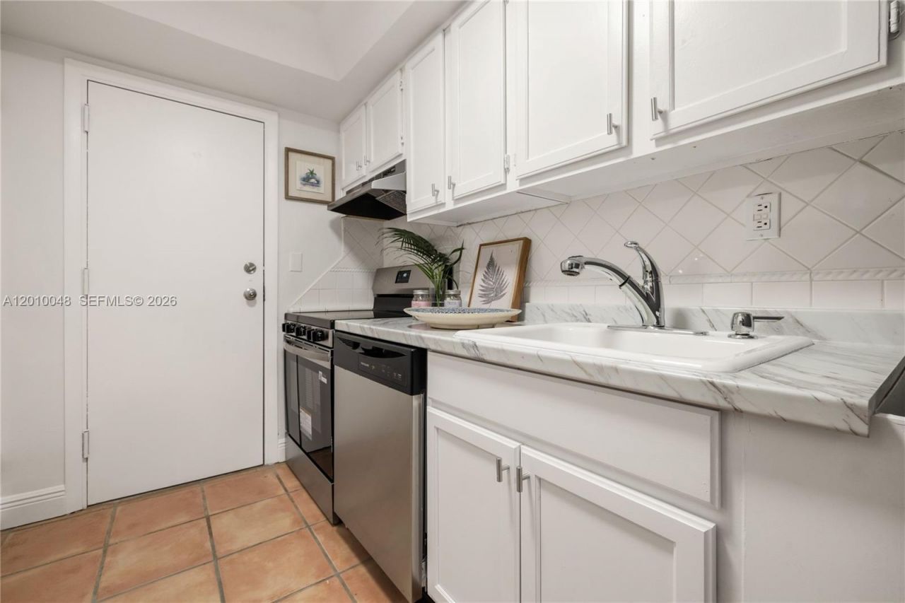 300 Sunrise Dr, Unit 1B, Key Biscayne, FL 33149 Photo