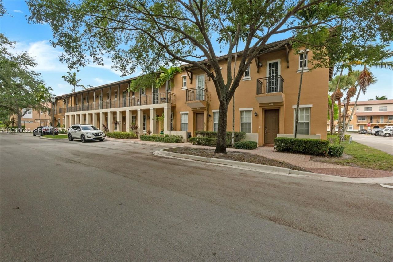 483 SW 147th Ter, Unit 2-48, Pembroke Pines, FL 33027 Photo