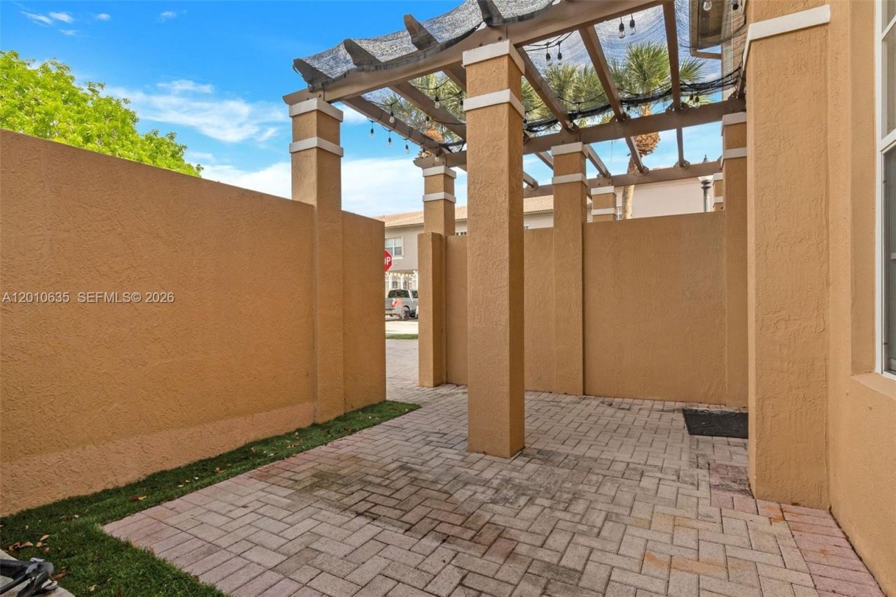 483 SW 147th Ter, Unit 2-48, Pembroke Pines, FL 33027 Photo
