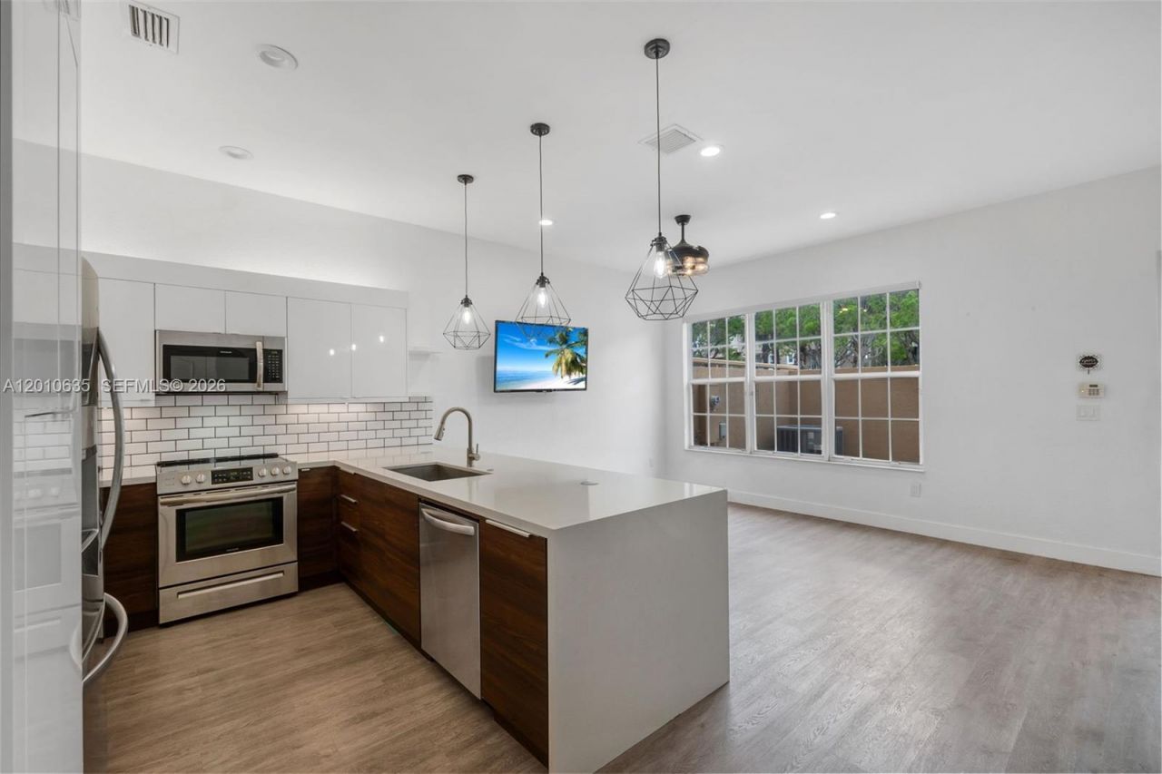 483 SW 147th Ter, Unit 2-48, Pembroke Pines, FL 33027 Photo