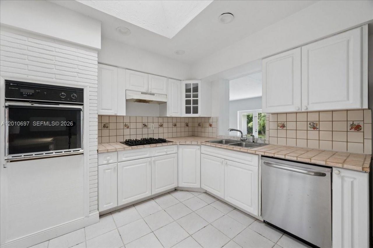 9280 SW 164th St, Palmetto Bay, FL 33157 Photo