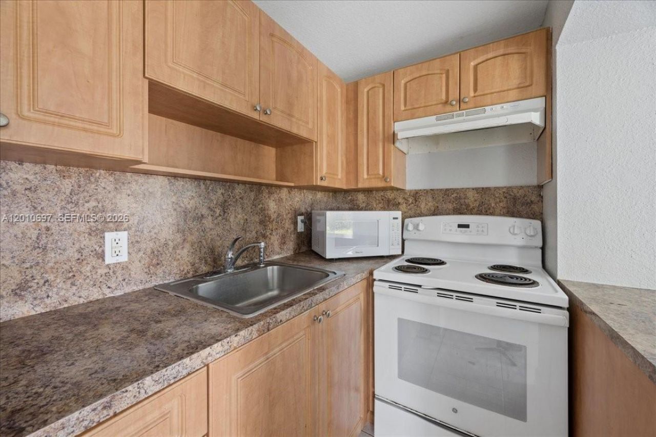 9280 SW 164th St, Palmetto Bay, FL 33157 Photo