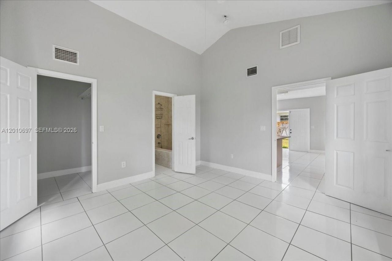 9280 SW 164th St, Palmetto Bay, FL 33157 Photo