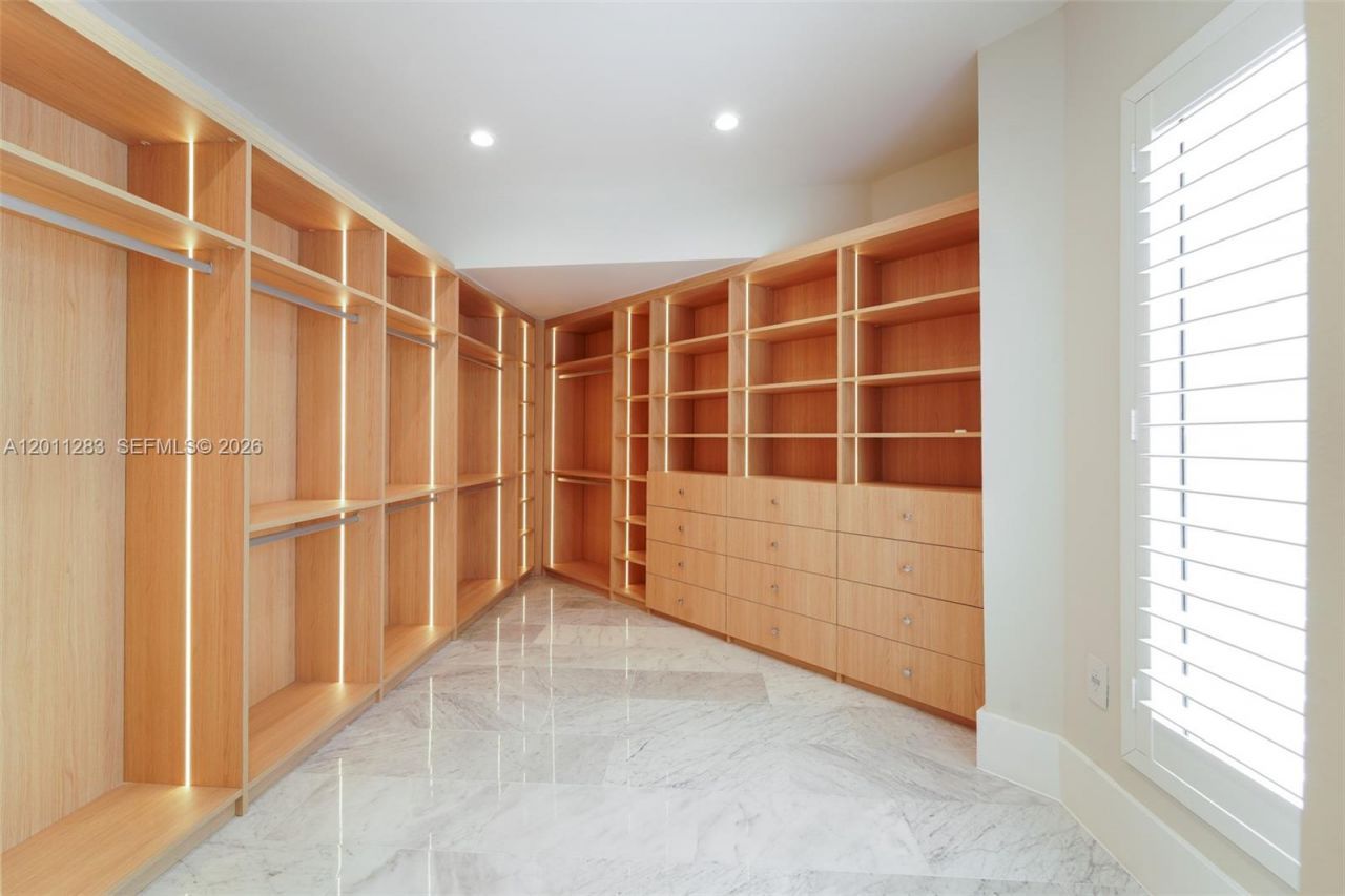 1981 S Oak Haven Cir, Unit 1981, Miami, FL 33179 Photo