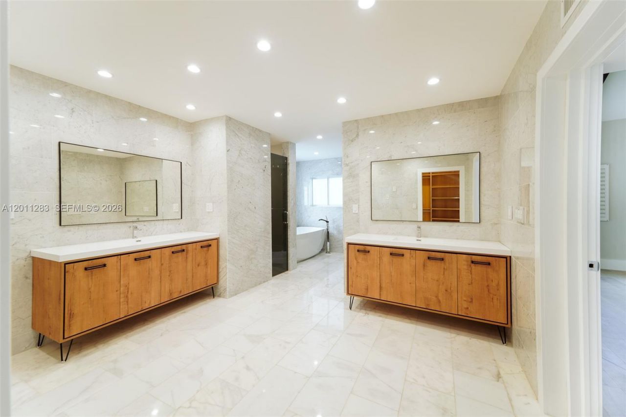 1981 S Oak Haven Cir, Unit 1981, Miami, FL 33179 Photo