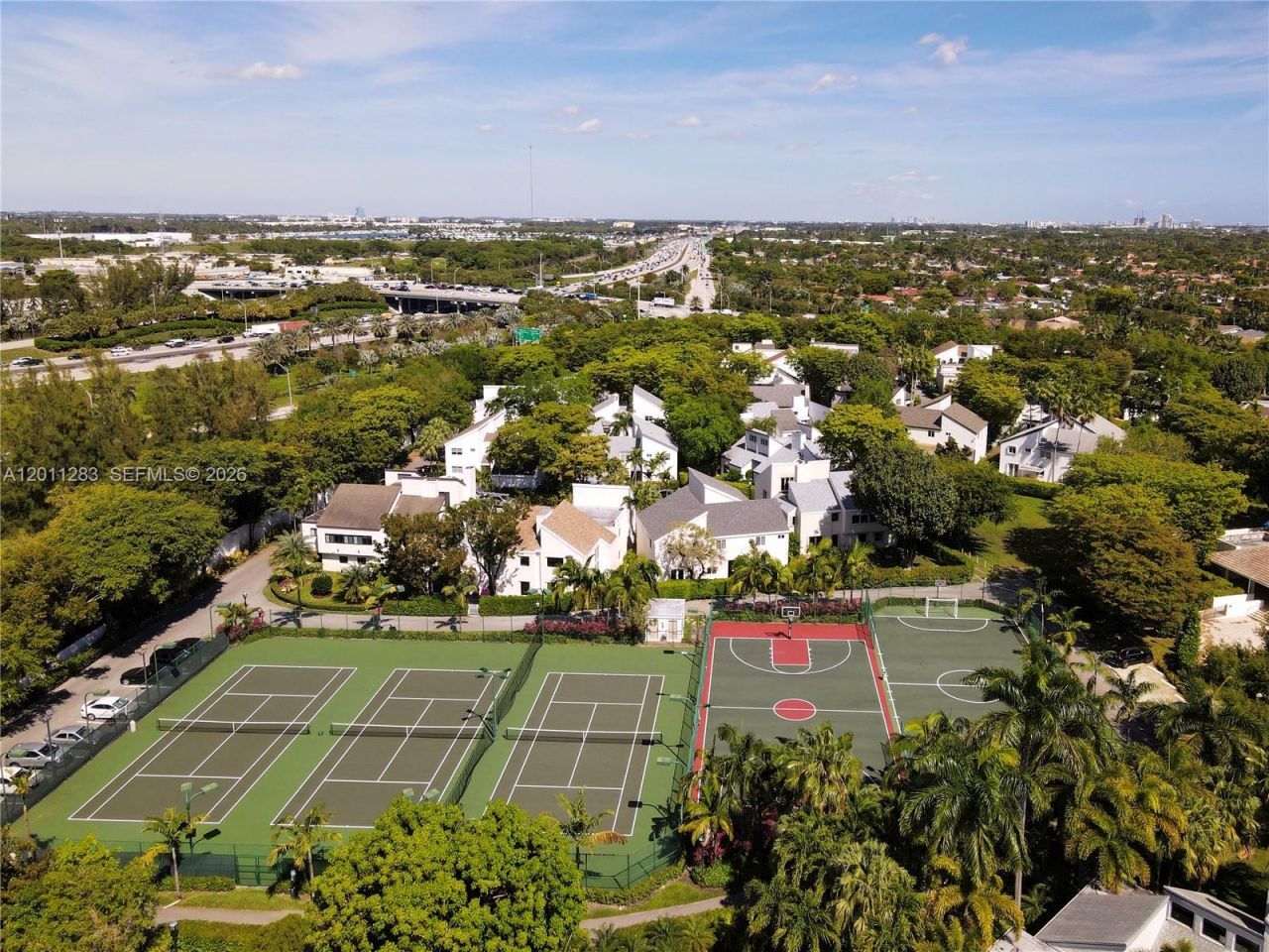 1981 S Oak Haven Cir, Unit 1981, Miami, FL 33179 Photo