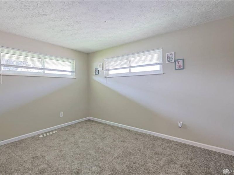 5595 Shady Oak Street, Huber Heights, OH 45424 Photo 14