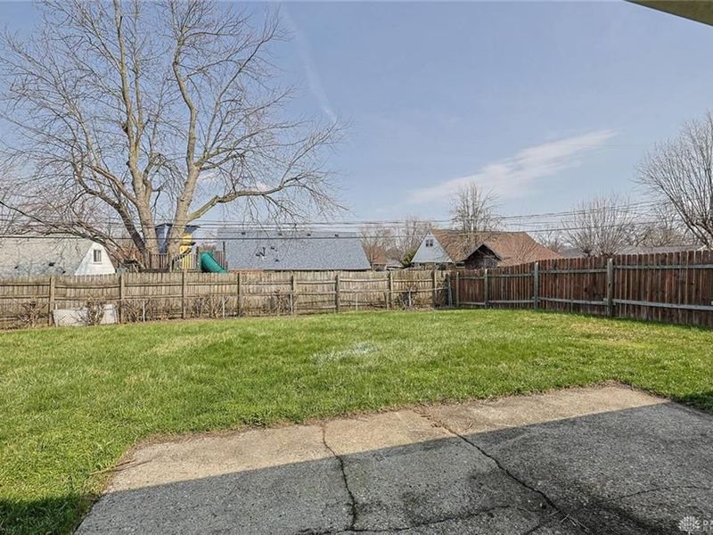 5595 Shady Oak Street, Huber Heights, OH 45424 Photo 21