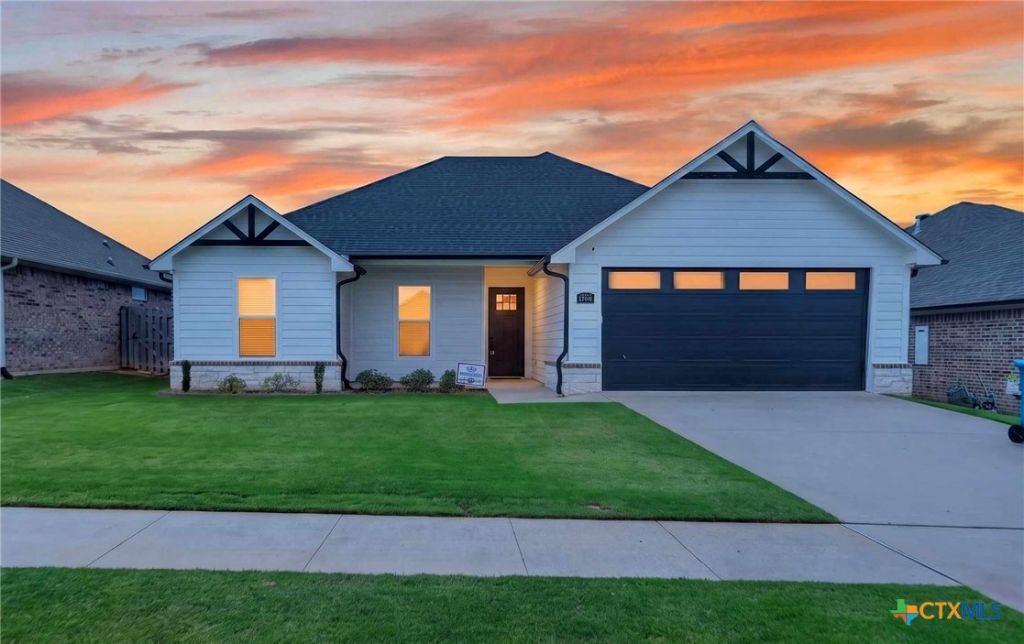 1704 Forestdale Boulevard, Whitehouse, TX 75791 Main Photo
