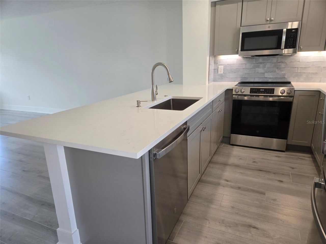 1300 N Portofino Drive, Unit 406, Sarasota, FL 34242 Photo