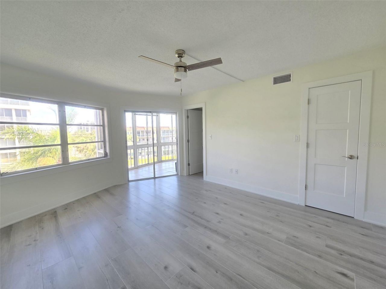 1300 N Portofino Drive, Unit 406, Sarasota, FL 34242 Photo