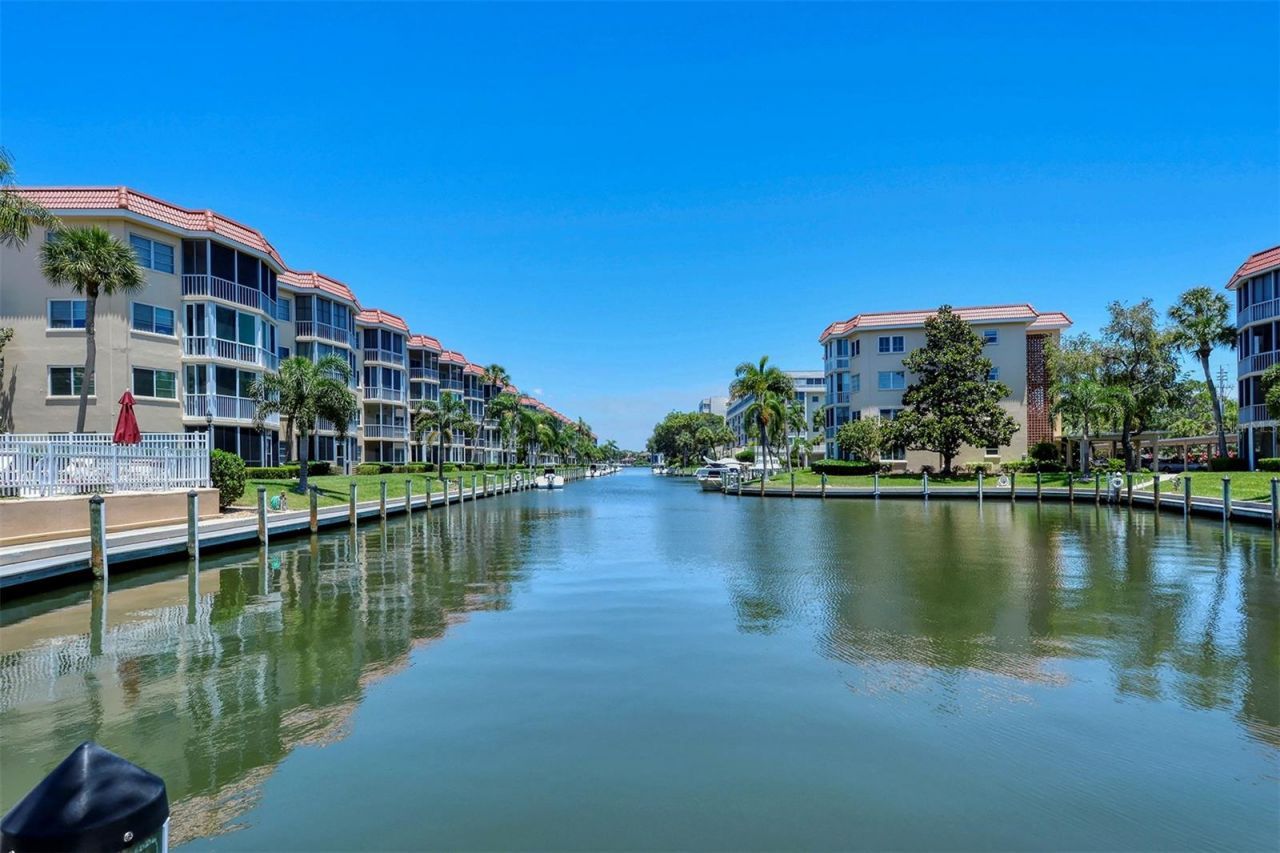 1300 N Portofino Drive, Unit 406, Sarasota, FL 34242 Photo