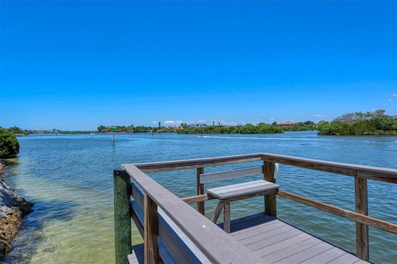 1300 N Portofino Drive, Unit 406, Sarasota, FL 34242 Photo