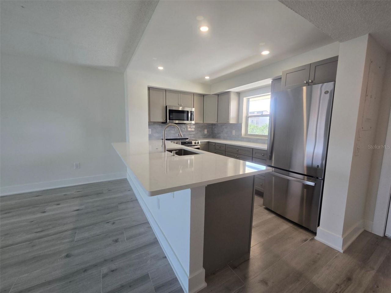 1300 N Portofino Drive, Unit 406, Sarasota, FL 34242 Photo