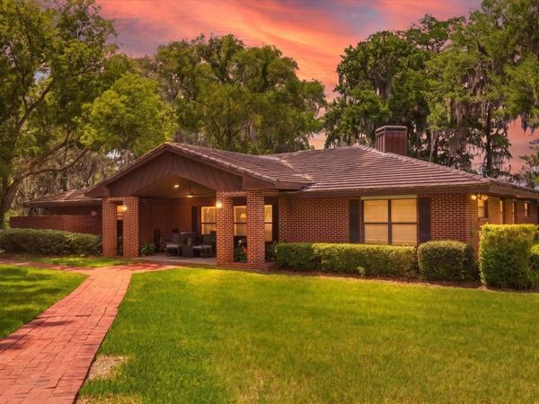 4910 E LAKE DRIVE, WINTER SPRINGS, FL 32708