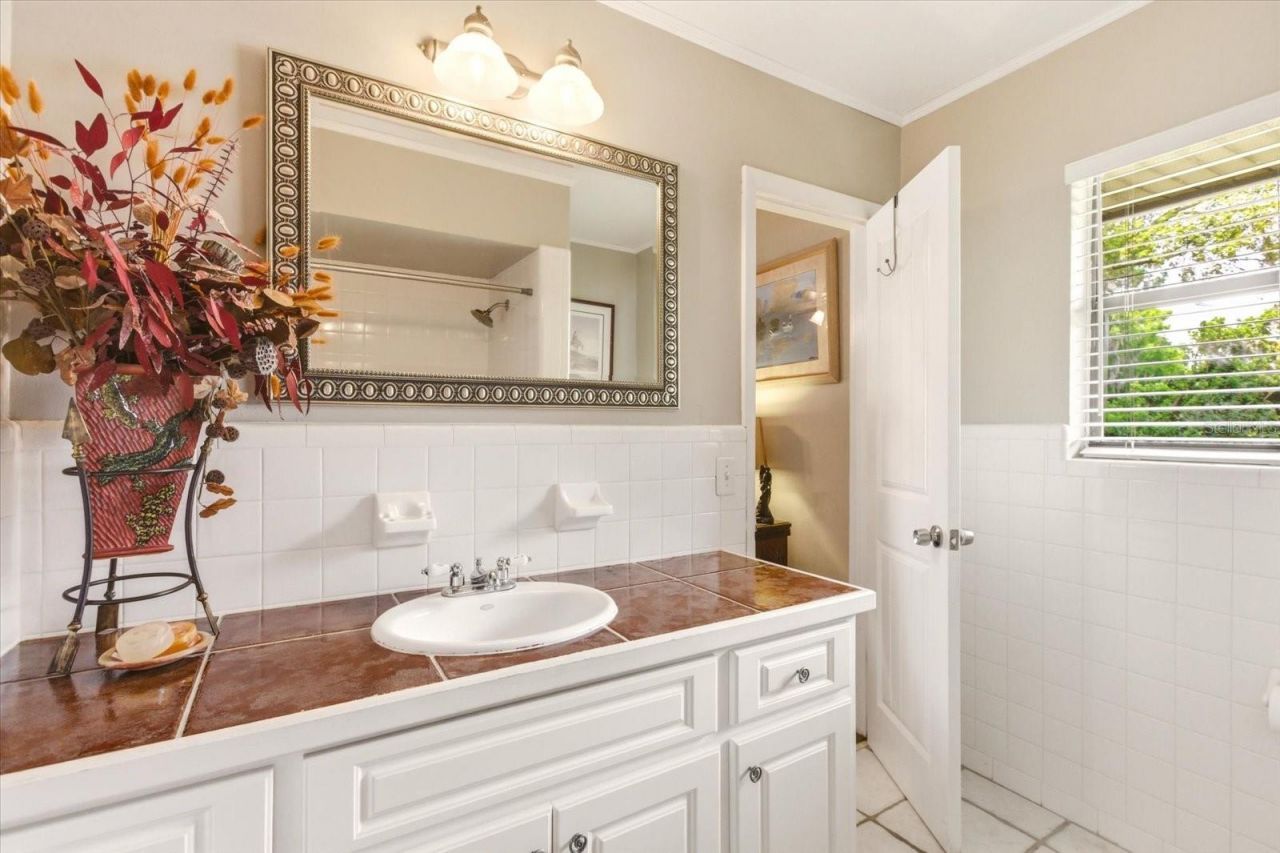 4910 E Lake Drive, Winter Springs, FL 32708 Photo