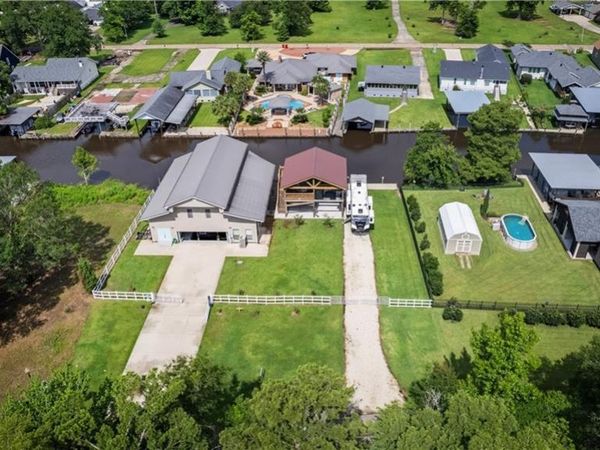20591 SWAMP Drive, Springfield, LA 70462
