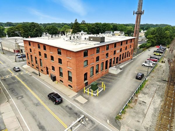 55 Sterling St, Unit 103, Clinton, MA 01510