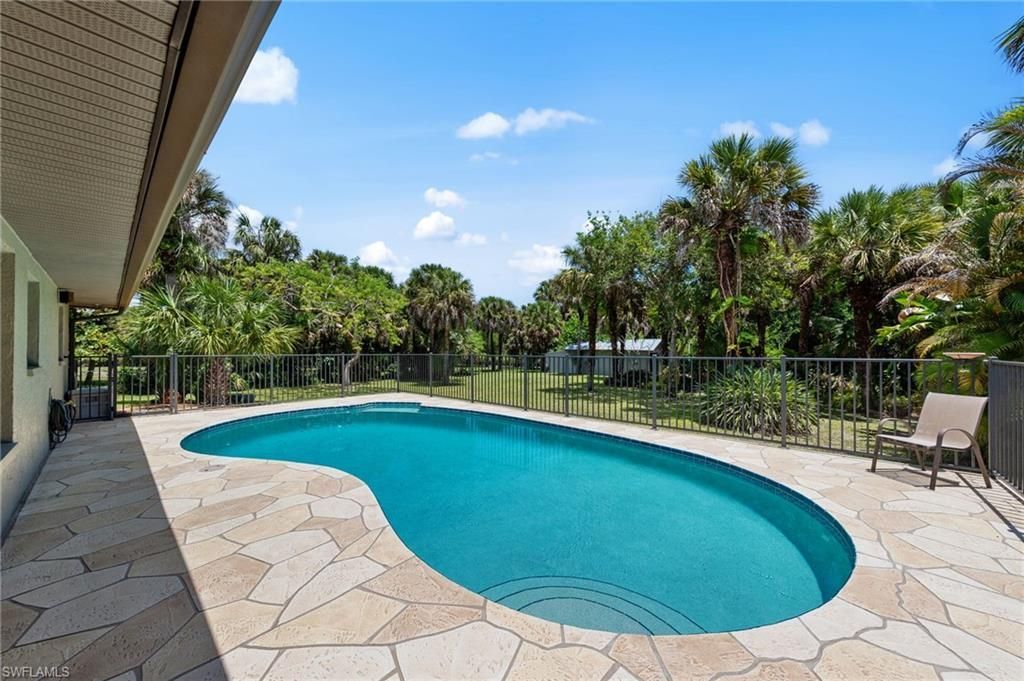 1090 13th St Sw, Naples, FL 34117 Photo