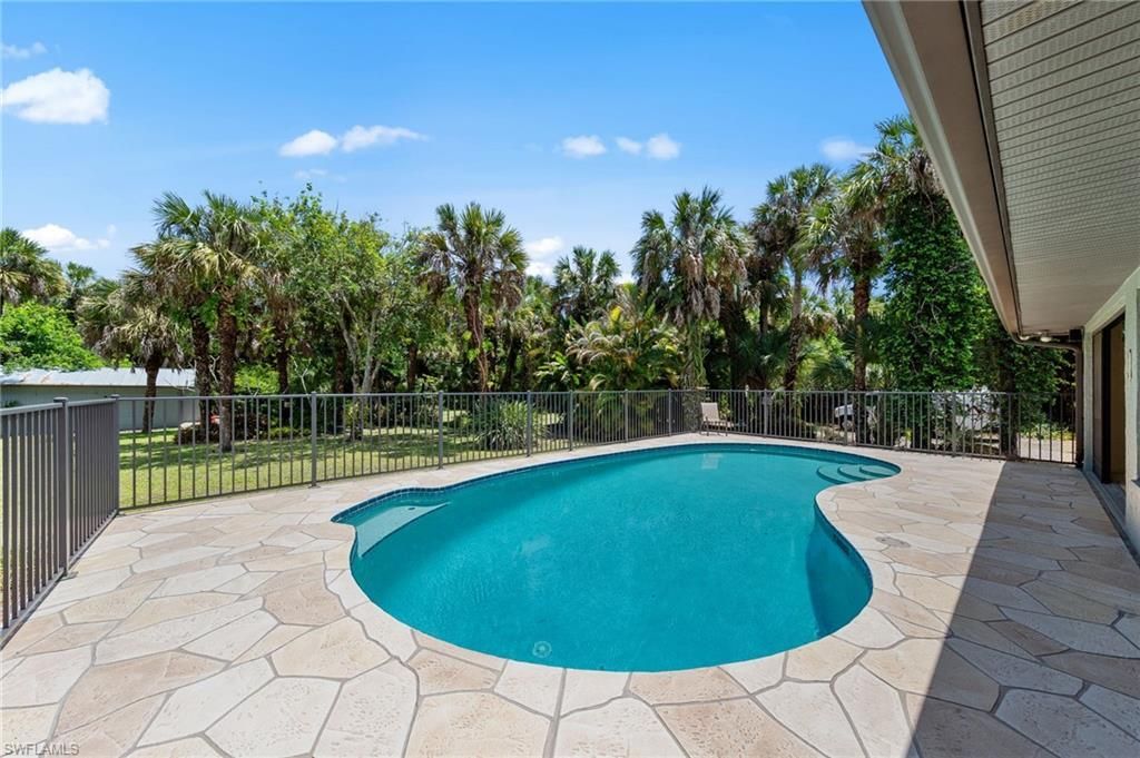 1090 13th St Sw, Naples, FL 34117 Photo